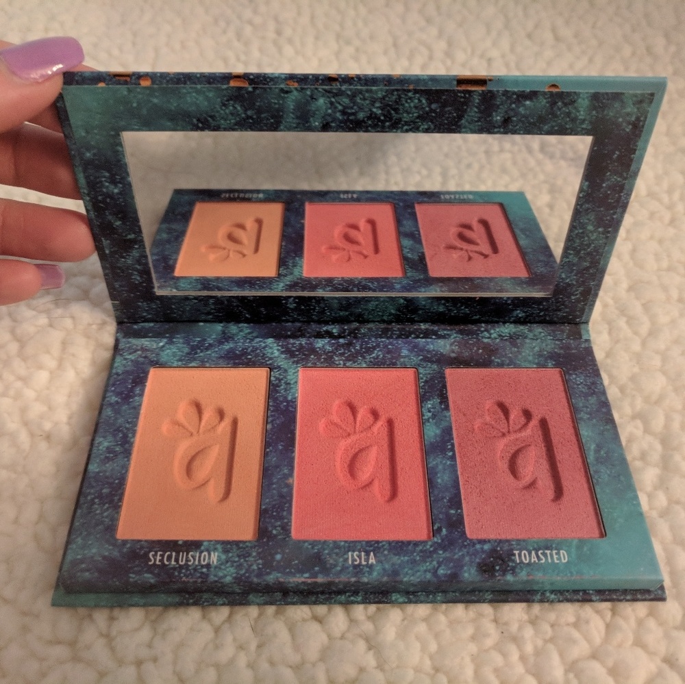 NEVER BEEN USED Alamar blush palette